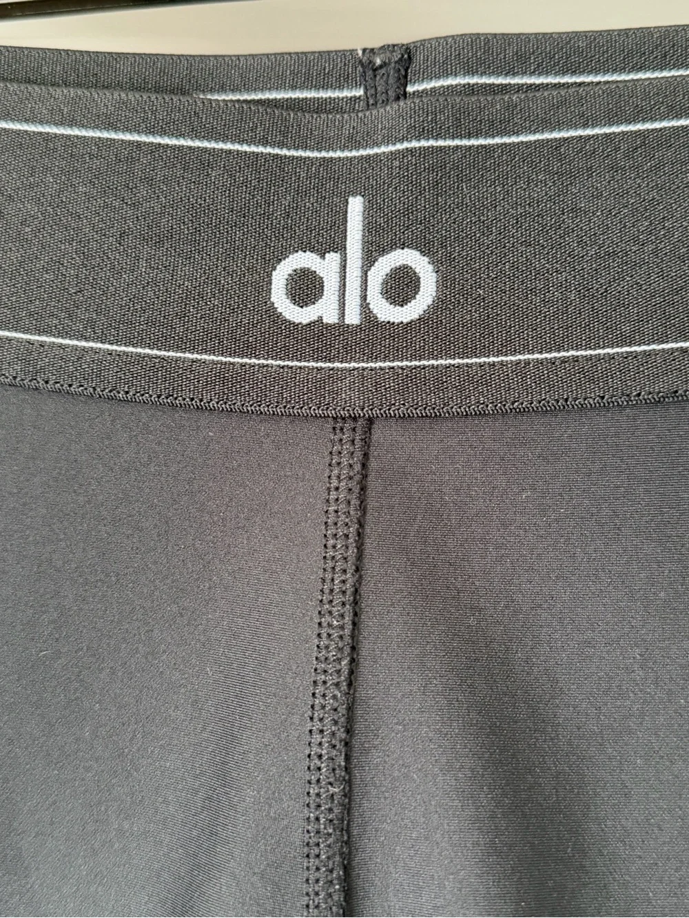 Alo Yoga Airlift High-Waist Suit Up Leggings Black White. Size Small